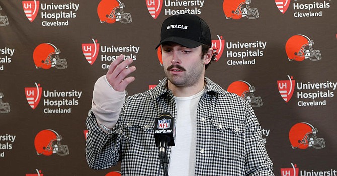 Baker Mayfield's hand injury not expected to keep him out of practice. (WBNS-10TV)