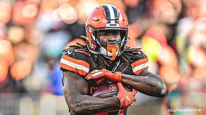 Browns place tender on Kareem Hunt, near deal with TE Hooper