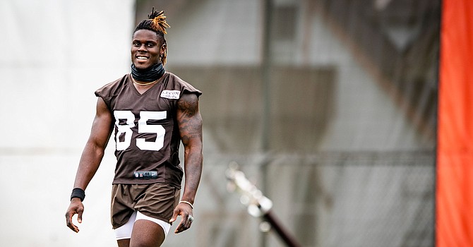 Tight end David Njoku is smiling again after rescinding his trade request. (Cleveland Browns)