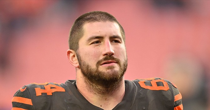 Browns center and NFLPA president JC Tretter's next fight: More natural  grass 