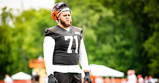 Rookie Jedrick Wills looks like a natural at left tackle, says guard Joel Bitonio. Now the pads go on starting Monday. (Cleveland Browns)