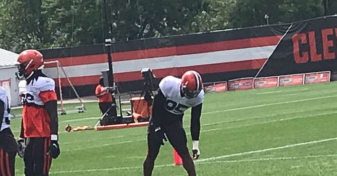 Myles Garrett tossed a protective covering on his right wrist to the ground and practiced without it. (TLOD)