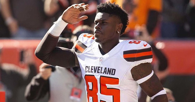 The Browns have insisted they aren't trading tight end David Njoku. But can he survive as the third tight end among five on the roster? (CBSSports.com)