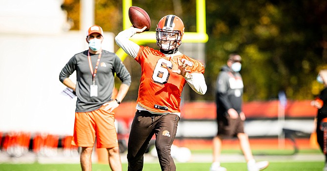 Watching intently, Kevin Stefanski said Baker Mayfield had 'a great week' of practice despite sore ribs and mounting criticism from external forces. (Cleveland Browns)