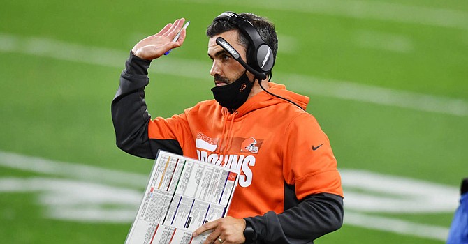 Browns coach Kevin Stefanski's cool, composed demeanor will serve the team well in times of stress, like today. (Yardbarker)