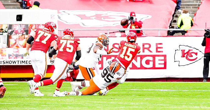 Patrick Mahomes left the game in the third quarter with a concussion. (Cleveland Browns)