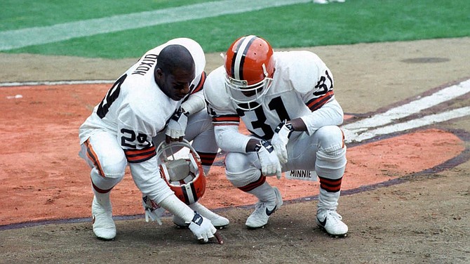 Frank Minnifield autographed Mini Helmet (Cleveland Browns)