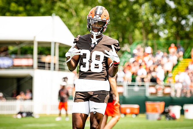 Cornerback A.J. Green re-signs with the Cleveland Browns for one year