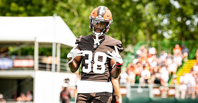 Cornerback A.J. Green re-signs with the Cleveland Browns for one year