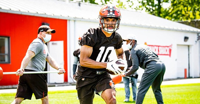 Rookie receiver Anthony Schwartz hasn't been able to practice because of a hamstring injury and that has given more opportunities to Demetric Felton and now Davion Davis. (Cleveland Browns)