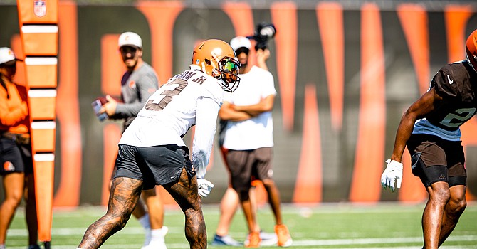 Odell Beckham Jr. had run routes only against 'air' with no defender guarding him -- until he caught a pass in a 7-on-7 period on Wednesday. (Cleveland Browns)