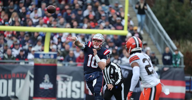 Patriots quarterback Mac Jones looked like Tom Brady in building a 24-7 lead in the first half. (Cleveland Browns)