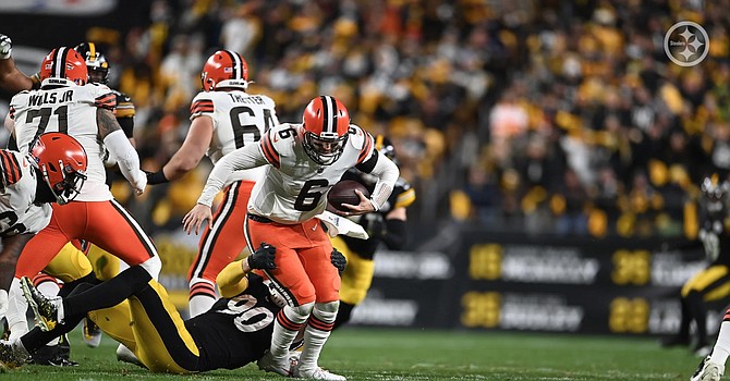 Baker Mayfield had 10 straight incompletions and four passes batted at the line of scrimmage in the first half. (Cleveland Browns)