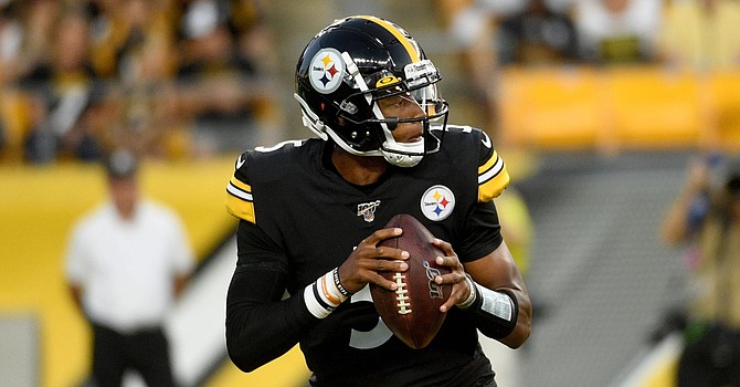 Josh Dobbs, who agreed to terms with the Browns according to his agent, rounds out a taller, more mobile Browns quarterback room in 2022.