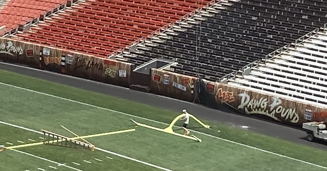 The goalposts came down after the conclusion of the Browns' final spring practice in FirstEnergy Stadium. (TheLandOnDemand)