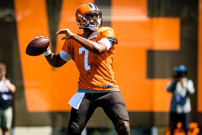 Cleveland Browns quarterback Jacoby Brissett against the Carolina