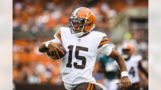 Backup QBs Dobbs, Minshew shine, Eagles edge Browns 21-20