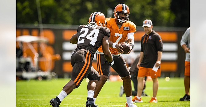 This should be a familiar sight in the Browns' offense this year, as usual. The Browns think this simple play can result in 'fireworks.' (Cleveland Browns)