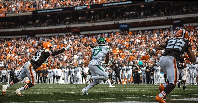 Jets receiver Garrett Wilson came back from an injury in the third quarter to score the winning touchdown in an epic, 31-30 win over the Browns. (Newyorkjets.com)
