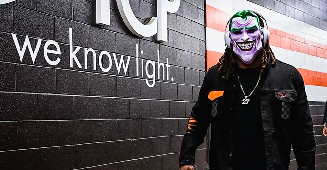 Kareem Hunt will play out his contract with the Browns after he wasn't traded before Tuesday's deadline. Hunt answered questions after the game wearing The Joker mask he brought to the Halloween festivities. (Cleveland Browns)