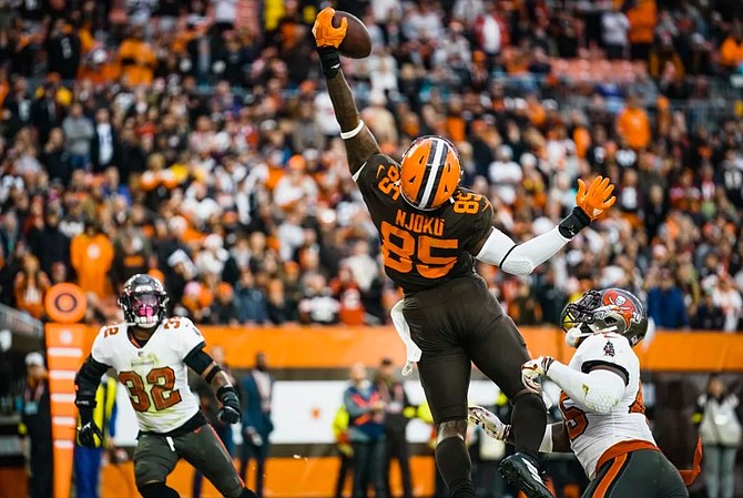 How Jacoby Brissett, David Njoku and the rest of the Browns offense graded  vs. the Steelers 