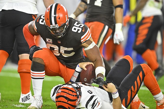 Burrow sacked, Bengals pummeled by Browns in 32-13 loss