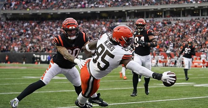 Browns bottle up Burrow, Watson throws two touchdowns in 24-3 win – The  Observer