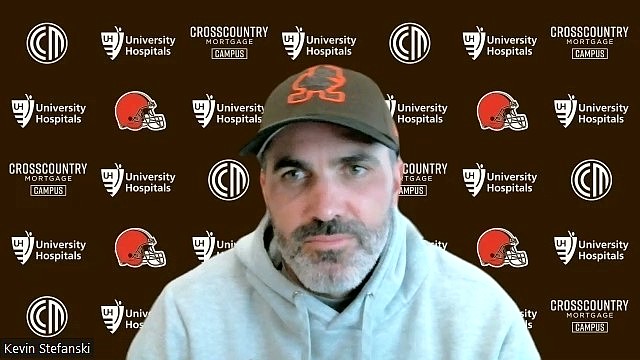 [NFL Update] Browns HC Kevin Stefanski says he knew a big play was coming  on the first Steelers snap because his kids were jumping up and down  upstairs. Stefanski says his feed was 45 seconds behind in the basement. :  r/nfl