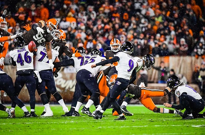 Watson throws for TD, wins home debut as Browns down Ravens