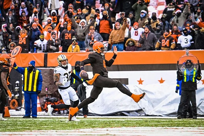 Saints play Grinch on cold Christmas Eve in Cleveland