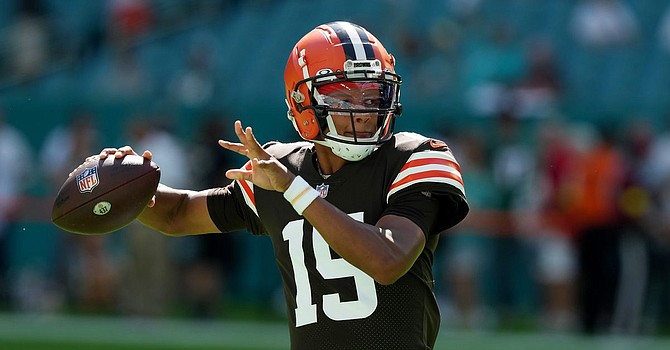 Browns bring back backup QB Josh Dobbs on one-year deal