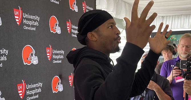 Charismatic Jameis Winston wants to let his light shine on everyone, including Deshaun Watson. (TheLandOnDemand)
