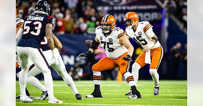 Joel Bitonio has moved from his All-Pro position at left guard before. Could he do it again? (Cleveland Browns)