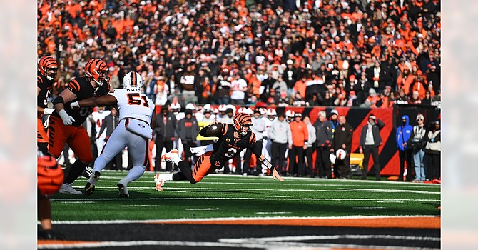 Joe Burrow frustrated the Browns with Houdini-like escapes. This one resulted in the Bengals' first touchdown. (Cincinnati Bengals)