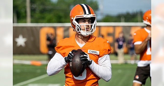 Kenny Pickett suffered a hamstring injury on Saturday. He tossed two touchdowns in a red-zone period during the practice. (Cleveland Browns)