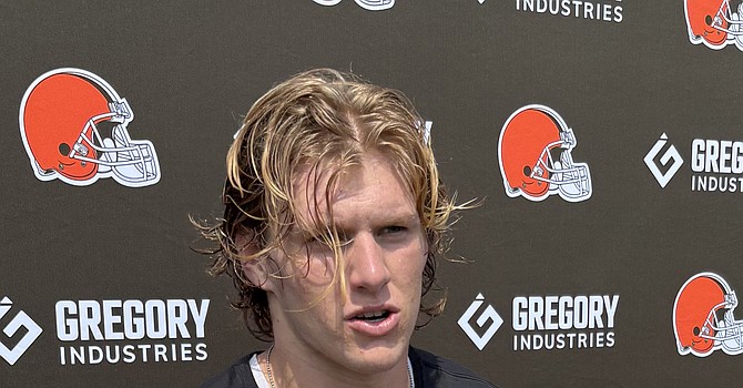 A bioengineer major at UCLA, cerebral linebacker Carson Schwesinger has made some loud pops already at Browns training camp. (TheLandOnDemand)