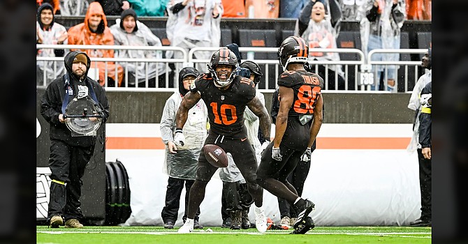 Quinshon Judkins scored two touchdowns and run for 75 yards in the first half. (Cleveland Browns)