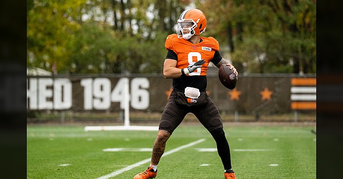 Dillon Gabriel receives all the first-team reps in practice because he's the starter, so the Browns have to find reps for QB2 Shedeur Sanders in other periods. (Cleveland Browns)