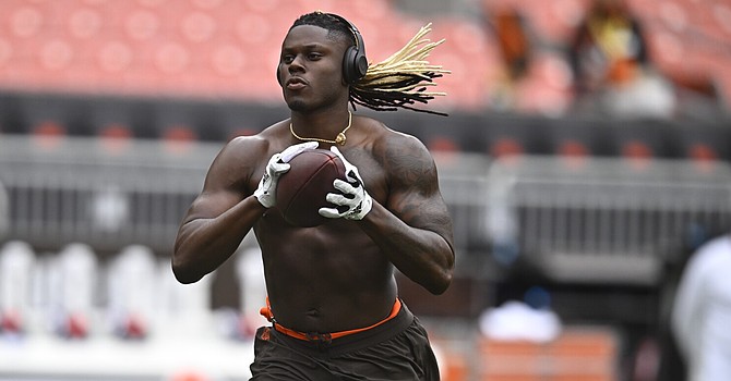 Are the Browns laying the groundwork for a trade of tight end David Njoku? They added two tight ends to their roster on Monday.