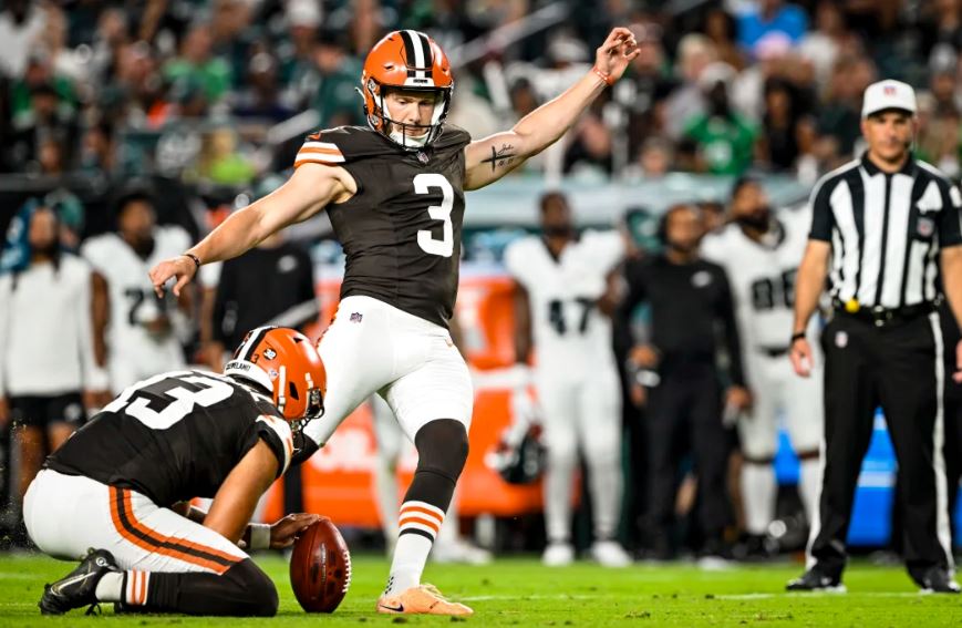 Cleveland Browns place kicker Cade York (3) kicks off during the first half  of an NFL